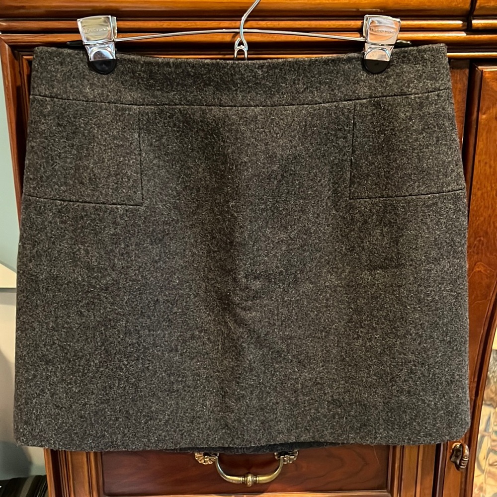 Beautiful charcoal grey JCrew wool mini skirt sz 8